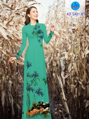 1566204246 521 Vai ao dai Co gai trong vuon sen moi ra