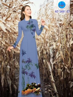1566204246 583 Vai ao dai Co gai trong vuon sen moi ra