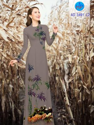 1566204246 626 Vai ao dai Co gai trong vuon sen moi ra