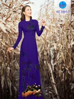 1566204247 22 Vai ao dai Co gai trong vuon sen moi ra