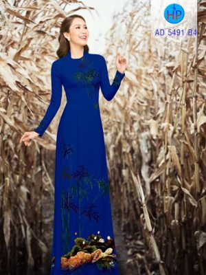 1566204247 277 Vai ao dai Co gai trong vuon sen moi ra