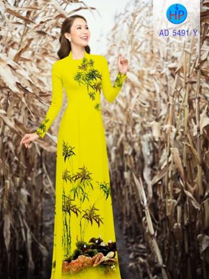 1566204247 594 Vai ao dai Co gai trong vuon sen moi ra