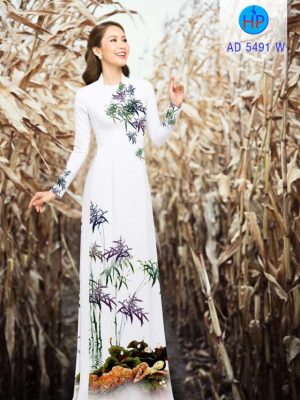 1566204247 674 Vai ao dai Co gai trong vuon sen moi ra