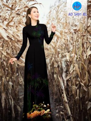 1566204247 733 Vai ao dai Co gai trong vuon sen moi ra