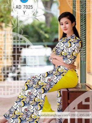 1586405304 70 Vai ao dai hoa van deu kieu moi AD 7025