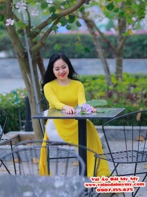 1616638354 355 Vai Ao Dai Lua Tron Mau vang Moi Ra AD