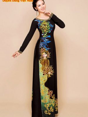 Áo Dài Trung Nien Vẽ Hoa Hòng Và Co Gái