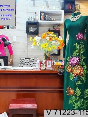 Áo Dài Sang Trọng Vẽ Tay Cao Cấp Kiểu Mới AD V71223_115 4 1702367832 227 Ao Dai Sang Trong Ve Tay Cao Cap Kieu Moi