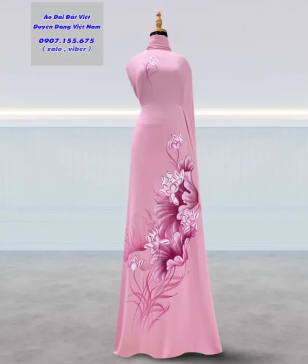 1729303404 636 Vai Ao Dai Ve Tay Hoa Sen Thu Hut AD